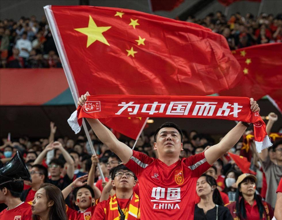 开拓者5分客胜马刺 杨瀚森防守积极